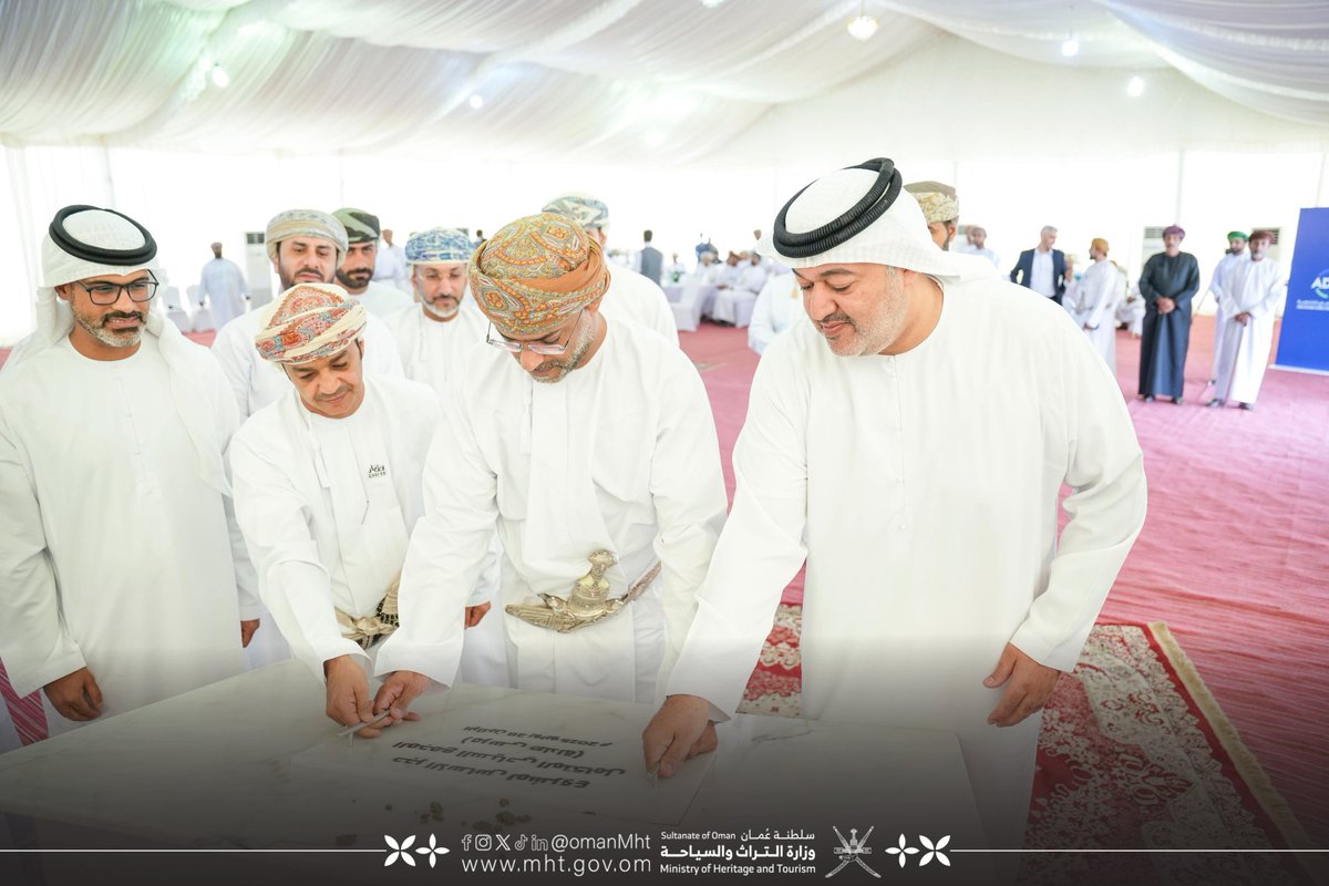 OmanMHT's tweet image. في إطار خطة الوزارة لتطوير محافظة ظفار تم الإعلان عن مشروع جديد لإنشاء مجمع سياحي متكامل في منطقة جنوف بولاية صلالة
، يُعدّ من المشاريع المميزة في قطاع السياحة من حيث الموقع والمكونات.
التفاصيل: mht.gov.om/news/461
#تراث_وسياحة