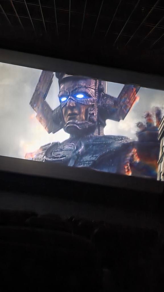 Yuluga's tweet image. Que guapo ver #Los4fantasticos y tener a nuestro Kratos @AzcarragaDe de Galaptus