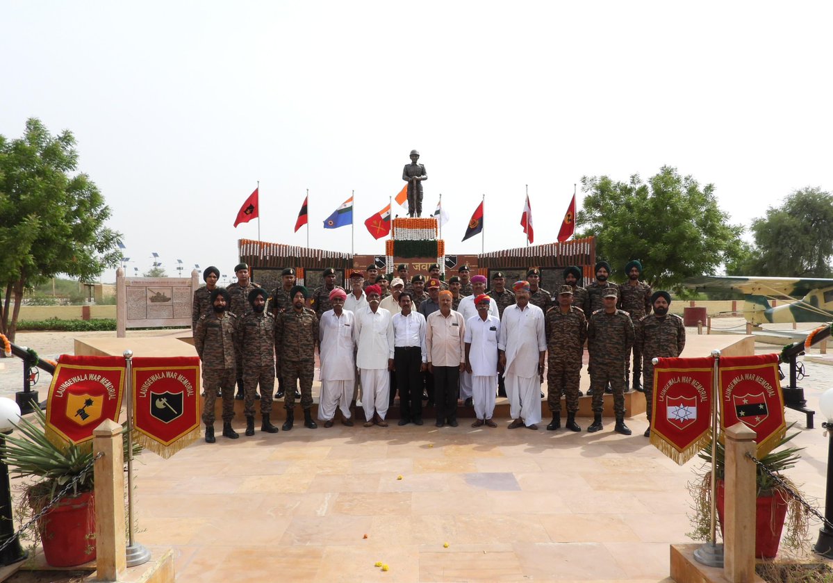 KonarkCorps's tweet image. “Laungewala to Kargil : Courage Carved in Time”

‘Kargil War #Veterans’ paid heartfelt homage &amp;amp; laid wreaths at the sacred ‘Battlefield of Laungewala’, honouring indomitable spirit &amp;amp; supreme sacrifice of #IndianArmy.

#KargilVijayDiwas2025
#BlackMaceBrigade

@adgpi
@IaSouthern