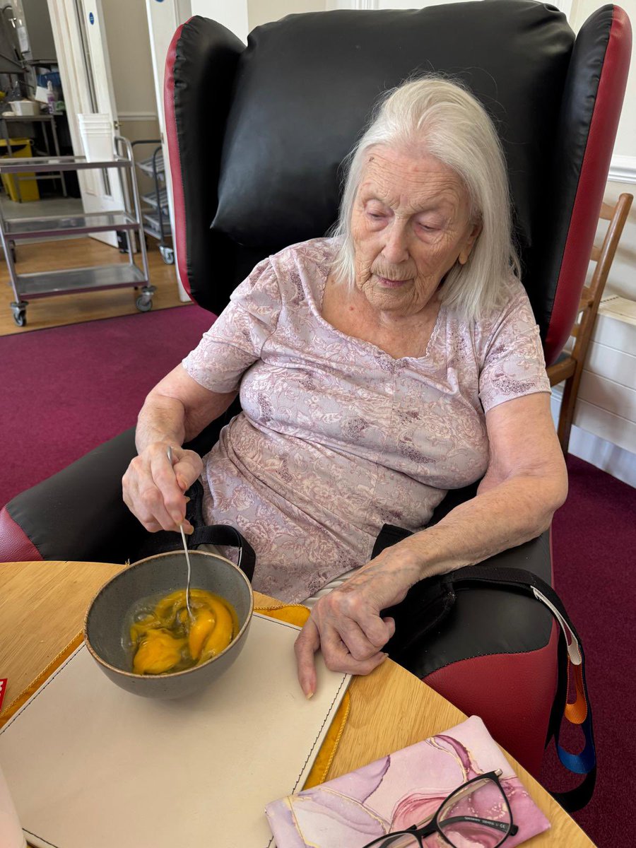 Bristolcarehome's tweet image. 🧁 Baking Fun at Glebe House! ☕🍫

This afternoon, our residents rolled up their sleeves and got creative in the kitchen, making delicious chocolate cupcakes from scratch !☕🍰😊

#GlebeHouse #BakingFun #ChocolateCupcakes #TeaAndTreats #LifeAtGlebe #SweetMoments 🧁🍫💛