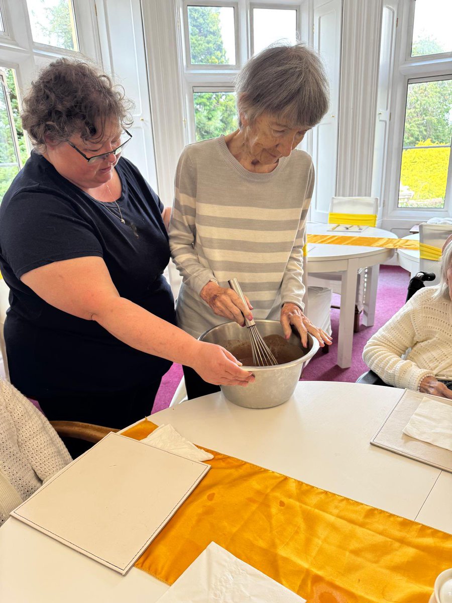 Bristolcarehome's tweet image. 🧁 Baking Fun at Glebe House! ☕🍫

This afternoon, our residents rolled up their sleeves and got creative in the kitchen, making delicious chocolate cupcakes from scratch !☕🍰😊

#GlebeHouse #BakingFun #ChocolateCupcakes #TeaAndTreats #LifeAtGlebe #SweetMoments 🧁🍫💛