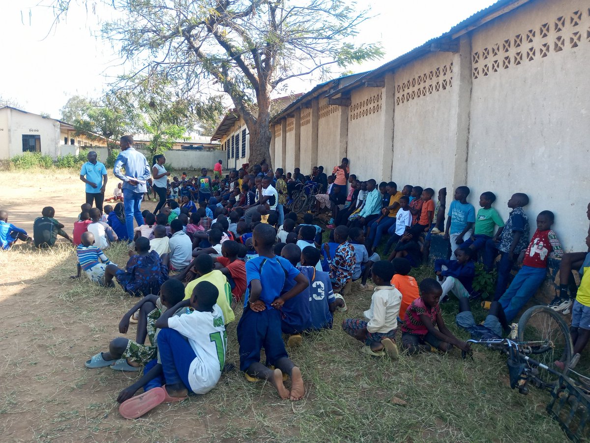 GashoraYouthCouncil (@gashoranyc) on Twitter photo Mu murenge wa #Gashora
Urubyiruko rwitabiriye gahunda y'intore mu Biruhuko aho rwagaragaje ibikorwa bitandukanye harimo kugaragaza impano zitandukanye nko kuririmba, gukina agati , n'ibindi.
Ndetse urubyiruko rukaba rwishimiye iyi gahunda.
<a href="/bugeserayouth/">𝗕𝘂𝗴𝗲𝘀𝗲𝗿𝗮 𝗬𝗼𝘂𝘁𝗵 𝗖𝗼𝘂𝗻𝗰𝗶𝗹</a>
<a href="/BugeseraDistr/">Bugesera District</a> Mu murenge wa #Gashora
Urubyiruko rwitabiriye gahunda y'intore mu Biruhuko aho rwagaragaje ibikorwa bitandukanye harimo kugaragaza impano zitandukanye nko kuririmba, gukina agati , n'ibindi.
Ndetse urubyiruko rukaba rwishimiye iyi gahunda.
<a href="/bugeserayouth/">𝗕𝘂𝗴𝗲𝘀𝗲𝗿𝗮 𝗬𝗼𝘂𝘁𝗵 𝗖𝗼𝘂𝗻𝗰𝗶𝗹</a>
<a href="/BugeseraDistr/">Bugesera District</a>