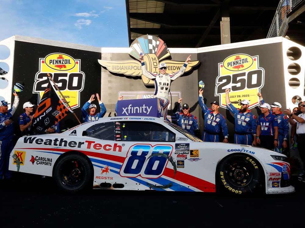 Connor Zilisch won his third Xfinity Series race in a row to give Jr Motorsports their 100th organizational win! Preorder the race winning diecast including an autographed and dual autographed with Dale Jr. version!

spoilerdiecast.com/collections/pr…