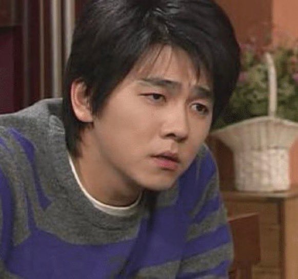 bluuuuu__123's tweet image. 남자가왤케버석청초,, 퀭한데청초,,
이상한사람이다