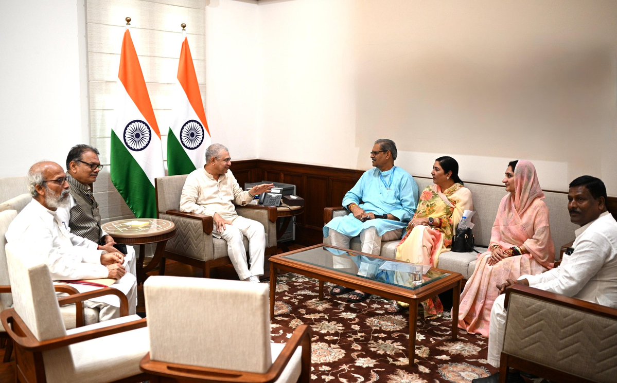 Sangeeta Kumari Singh Deo (@sksingh_deo) on Twitter photo Joined the delegation of Hon’ble MPs from #Odisha, led by Hon’ble Deputy CM Shri <a href="/KVSinghDeo1/">Kanak Vardhan Singh Deo (Modiji Ka Parivar)</a> Ji, to meet Hon’ble Union Minister Shri <a href="/AshwiniVaishnaw/">Ashwini Vaishnaw</a> Ji.
The meeting focused on deliberating several key issues crucial for the development and overall progress of Odisha. Joined the delegation of Hon’ble MPs from #Odisha, led by Hon’ble Deputy CM Shri <a href="/KVSinghDeo1/">Kanak Vardhan Singh Deo (Modiji Ka Parivar)</a> Ji, to meet Hon’ble Union Minister Shri <a href="/AshwiniVaishnaw/">Ashwini Vaishnaw</a> Ji.
The meeting focused on deliberating several key issues crucial for the development and overall progress of Odisha.