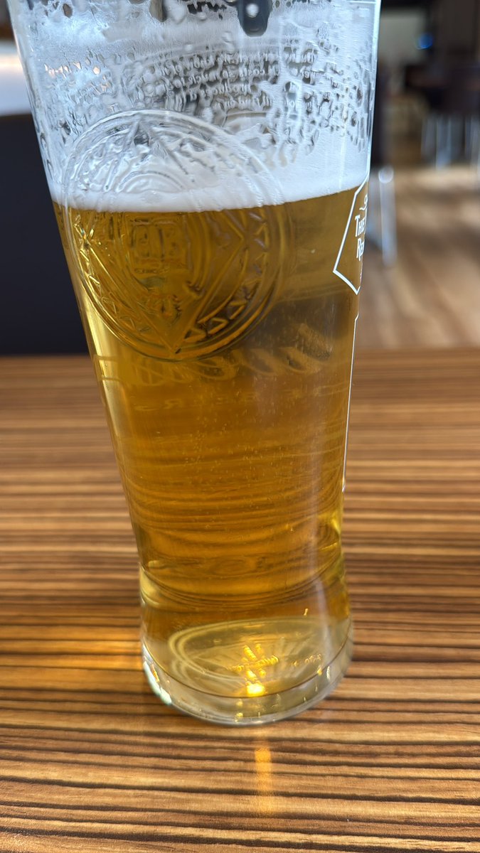 leemonty5's tweet image. Hotel beer is shit, but I cba walking to the pub tonight 🫩