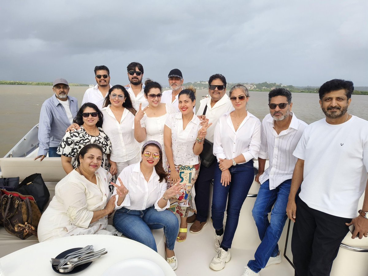 FridayCinemaOrg's tweet image. *90s Stars Reunite in Style: A Joyful Celebration in Goa!*