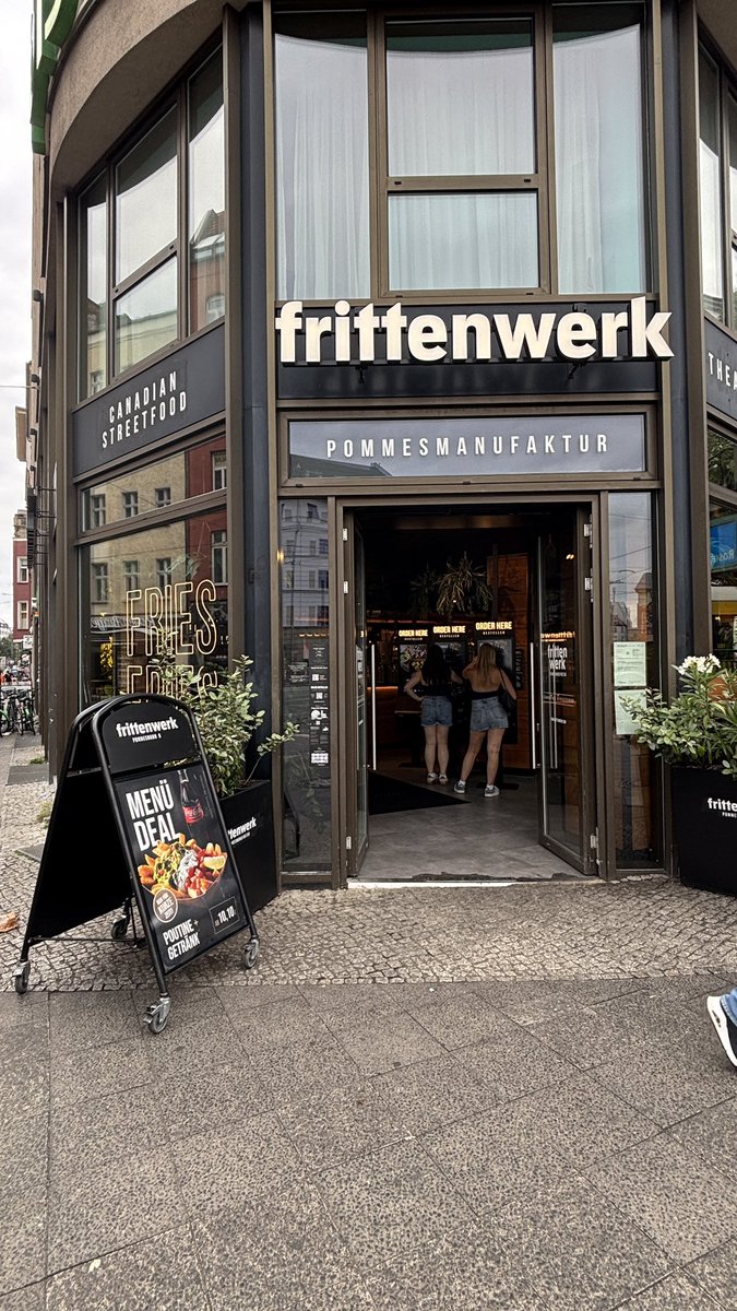MsLutzmann's tweet image. Today I bring you Canadian Food in Germany. I am a sucker for Frittenwerk (it’s a chain) and now that they have touchscreens for ordering I don’t have to be embarrassed about ordering poutine with falafel (for vegetarian protein!) on top. So Canadian. I didn’t eat at Ontario. 🇨🇦