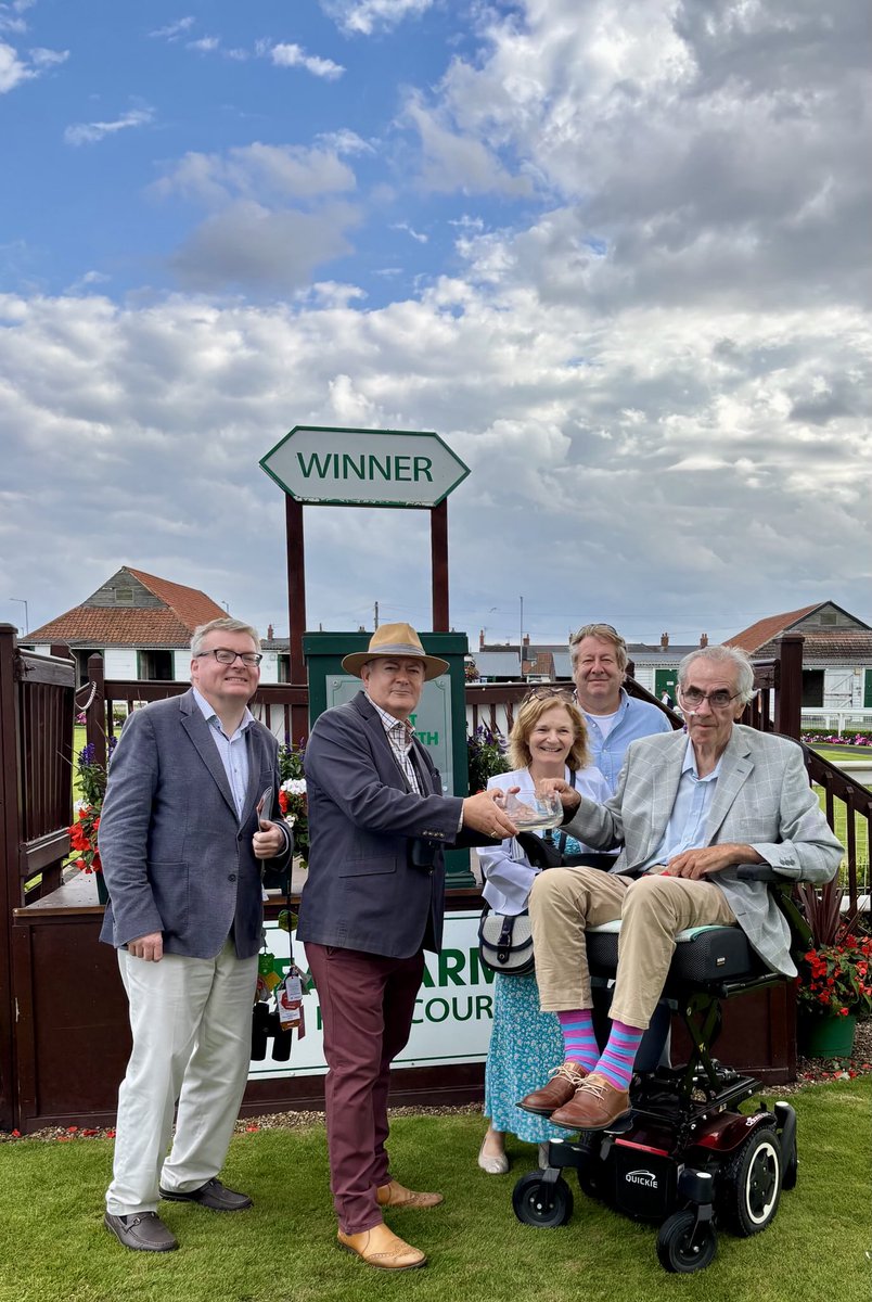 MichaelDugher's tweet image. Pleasure to present the prize, alongside the Deputy Irish Ambassador Michael Lonergan, to the winning connections of Borderline Madness for the last race at @GTYarmouthRaces. Great track. Fabulous staff. Lovely day. Come racing! @arenaracingco
