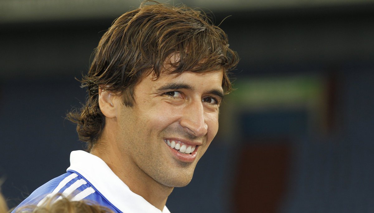 #TalDíaComoHoy en 2010 llegaba a Gelsenkirchen nuestro querido "Señor Raúl". 

#S04 ⚒️