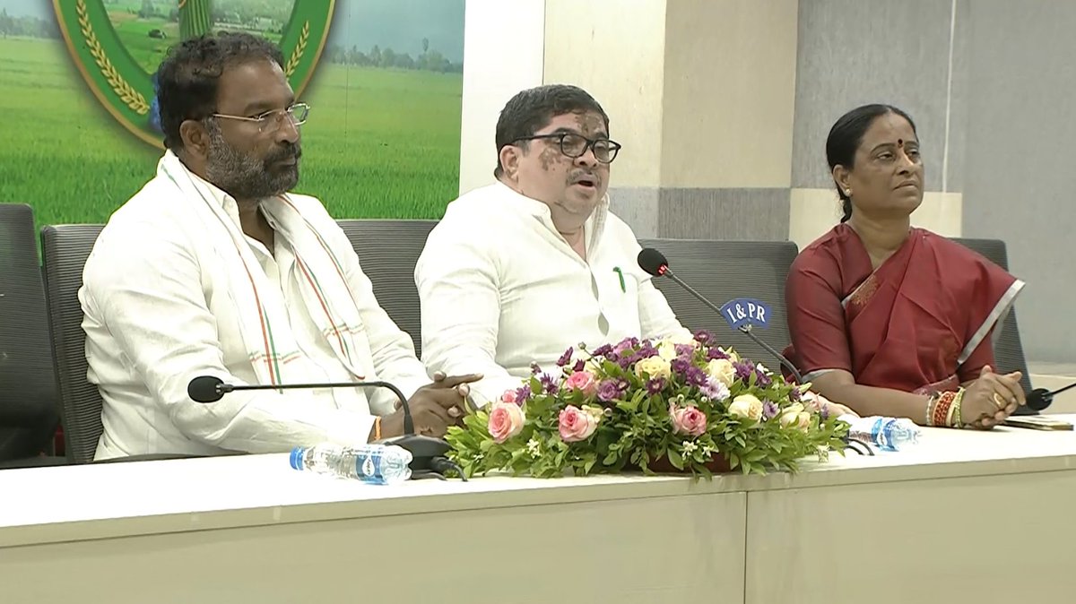 NewsMeter_In's tweet image. #Hyderabad---
#Telangana Cabinet takes key decision on #BCreservations
The Cabinet has resolved to intensify the fight for BC reservations and seek an appointment with the #President, as the BC Reservation Bill remains pending.
#Protest to be held at #JantarMantar, #Delhi on…