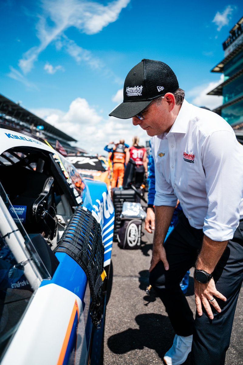 JeffGordonWeb's tweet image. Feels good to be back at the Brickyard! Great being there yesterday and proud of the effort from our team.