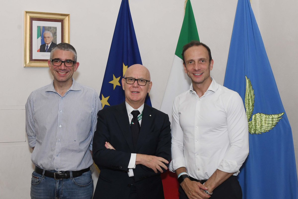Regione FVG (@regionefvgit) on Twitter photo “Auguro buon lavoro al nuovo prefetto di Trieste Giuseppe Petronzi, che torna in città dopo averne già conosciuto a fondo il contesto e le dinamiche durante il suo precedente incarico di questore”. Così oggi il governatore <a href="/M_Fedriga/">Massimiliano Fedriga</a>.
👉tinyurl.com/c93e2x4f “Auguro buon lavoro al nuovo prefetto di Trieste Giuseppe Petronzi, che torna in città dopo averne già conosciuto a fondo il contesto e le dinamiche durante il suo precedente incarico di questore”. Così oggi il governatore <a href="/M_Fedriga/">Massimiliano Fedriga</a>.
👉tinyurl.com/c93e2x4f