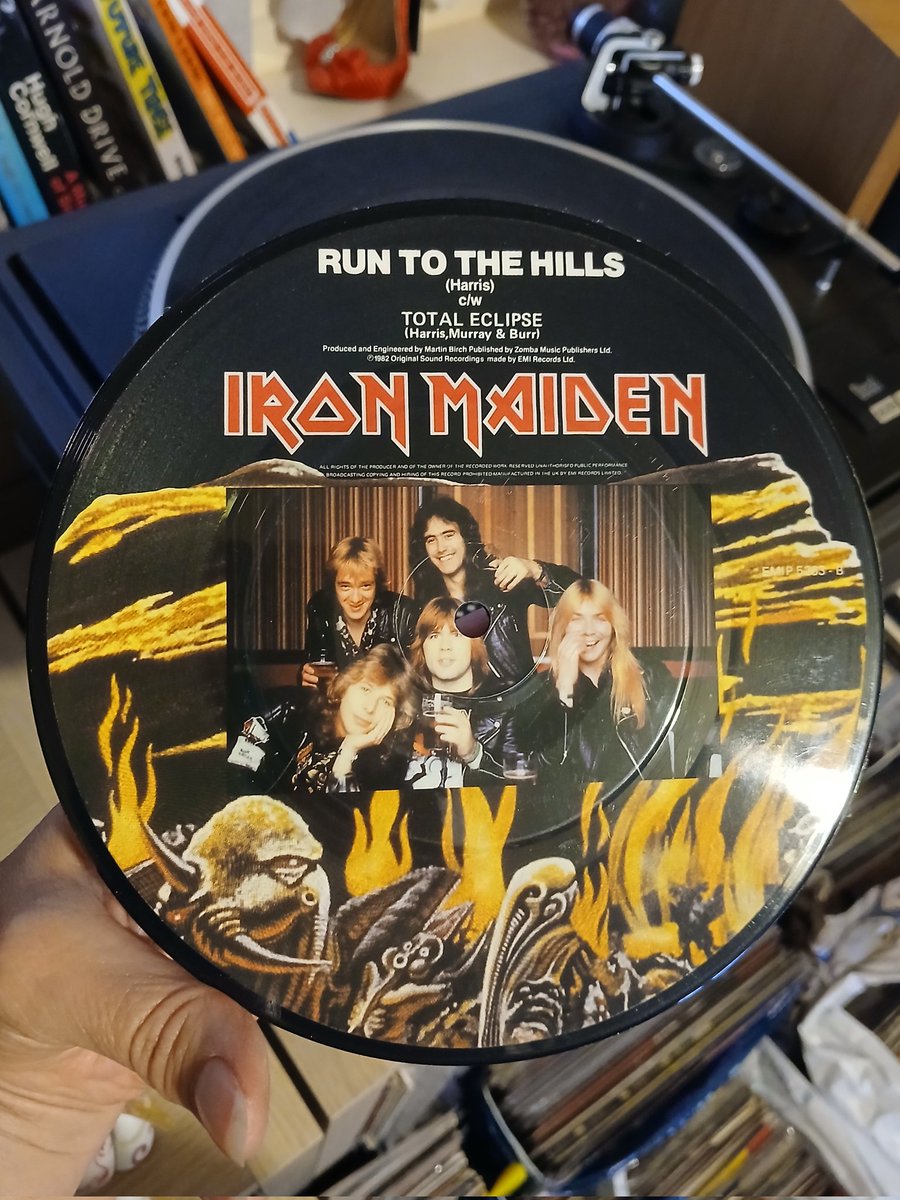 clairy_clairy8's tweet image. MONDAY ROCK NIGHT ✨️1️⃣✨️ #VinylJukebox @MIKEYWMS @Crookshank101 @nigelburton5 @Karin22796909 @Flash6246973 @afc1903gb @srobb68 @angelabasfc @summer_chucks @julesobee @ccw636