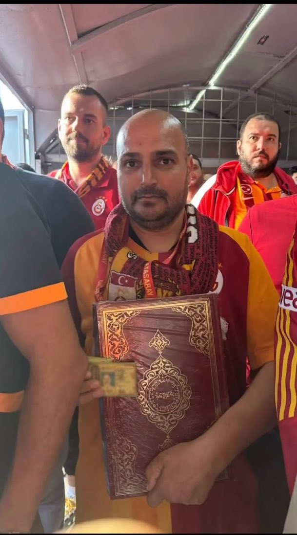 Galatasaray maçlarına Kuran-ı Kerim ile giden taraftar Mehmet Fatih Kiriş, tedavi gördüğü hastanede hayatını kaybetti.