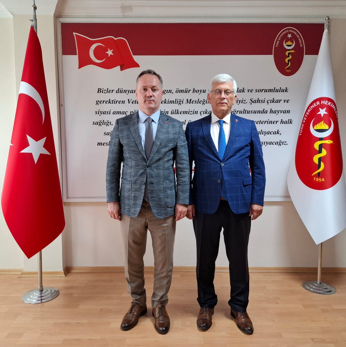 Tarım ve Orman Bakanlığı Eğitim ve Yayın Dairesi Başkanı Dr. Sayın Bülent Kahraman ÇOLAKOĞLU Birliğimizi ziyaret etti.

Sayın Başkanımıza nazik ziyaretleri ve duyarlılıkları için teşekkür ederiz.