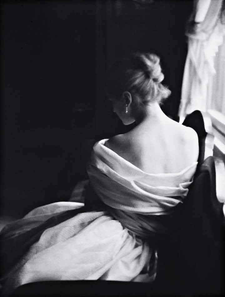 Isa69191443's tweet image. "Ma vi sono risposte che non avrei la forza di ascoltare e perciò evito di porre le domande."
Simone de Beauvoir