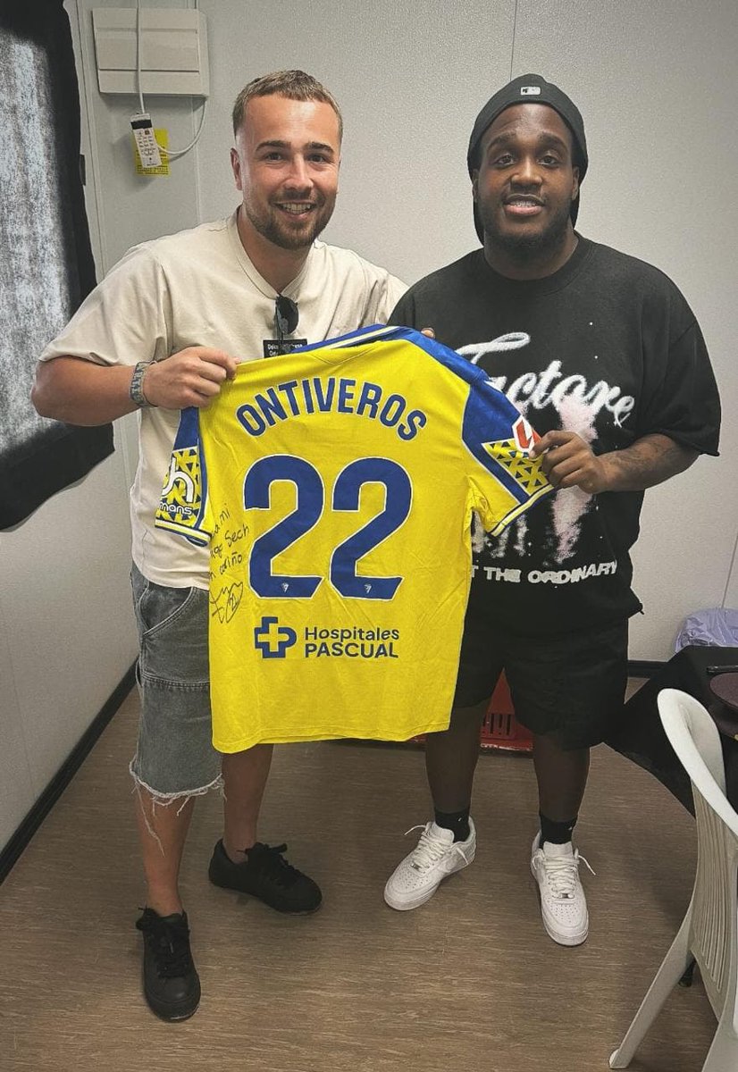 Mucho Flow en una Foto📸
<a href="/javiontiveros39/">Javier Ontiveros</a> 😎 con nuestro Peluche <a href="/Renosimusic/">Sech</a> 🐻
Panamá🇵🇦 y Cádiz💛 in Da House🤙🏽