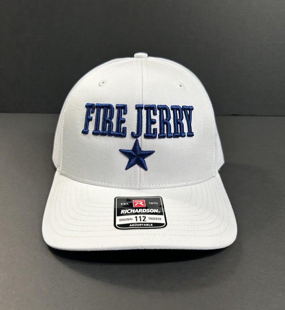firejerrydc's tweet image. Cowboys fans are greeting Jerry Jones with comments about paying Micah Parsons as he walks by… Comments such as:
“Pay Micah!”
“When are you gonna sign Parsons?”

BUSINESS AS USUAL. WEAR FIRE JERRY HATS 🔥 firejerrydc.myshopify.com
