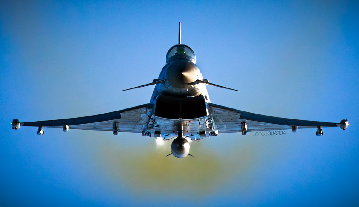 Frente a frente con NOBLE, el demo pilot de <a href="/Team_Luftwaffe/">Team Luftwaffe</a>.

<a href="/eurofighter/">Eurofighter Typhoon</a> #Typhoon #leszno