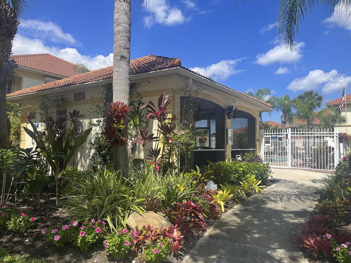 FloridaTrend's tweet image. 🏠 Still struggling with home insurance in Florida? You're not alone.
📉 Get the latest on Florida’s real estate trends, challenges, and market shifts in this week’s roundup: bit.ly/453azZD
#FloridaHomes #PropertyTrends #RealEstateNews #HurricaneIan #FloridaRealEstate…