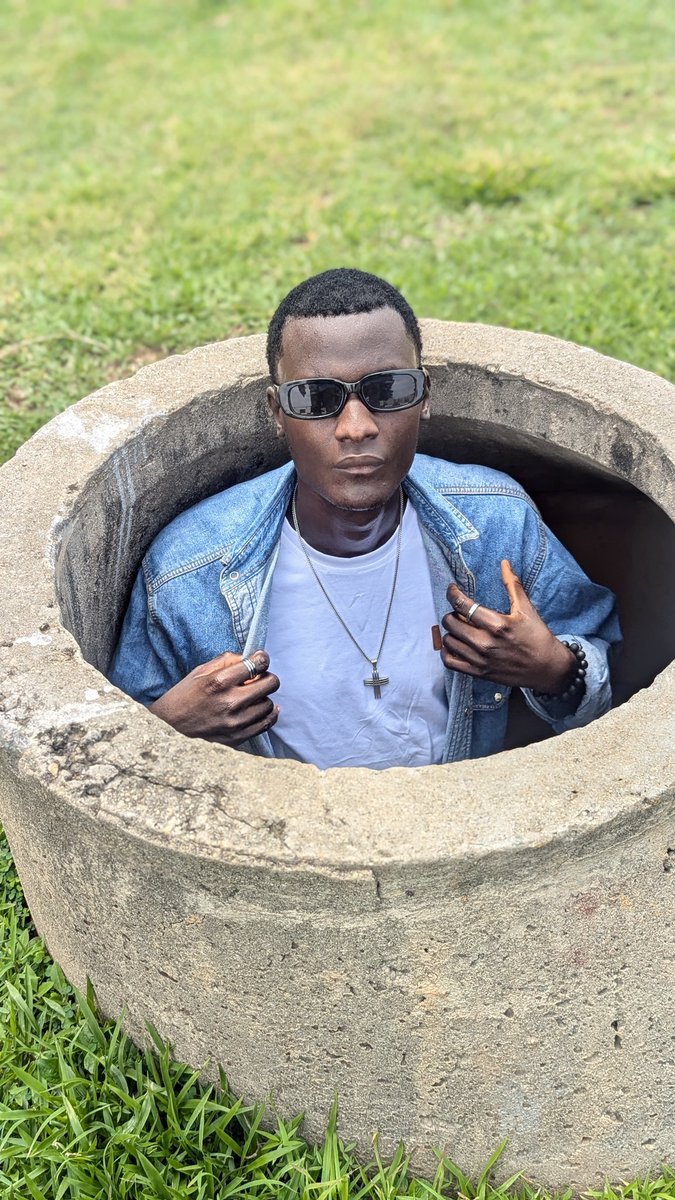 JoshuaGapsiso2's tweet image. Stuck in this hole, thinking about how people’s expectations of you are the pillar of the love they claim to have for you. Once those expectations exceed their time limit, their thoughts begin to pour. Like I said; “Maybe that’s the way life is.” YOU NO FIT IRON KANDA!!!