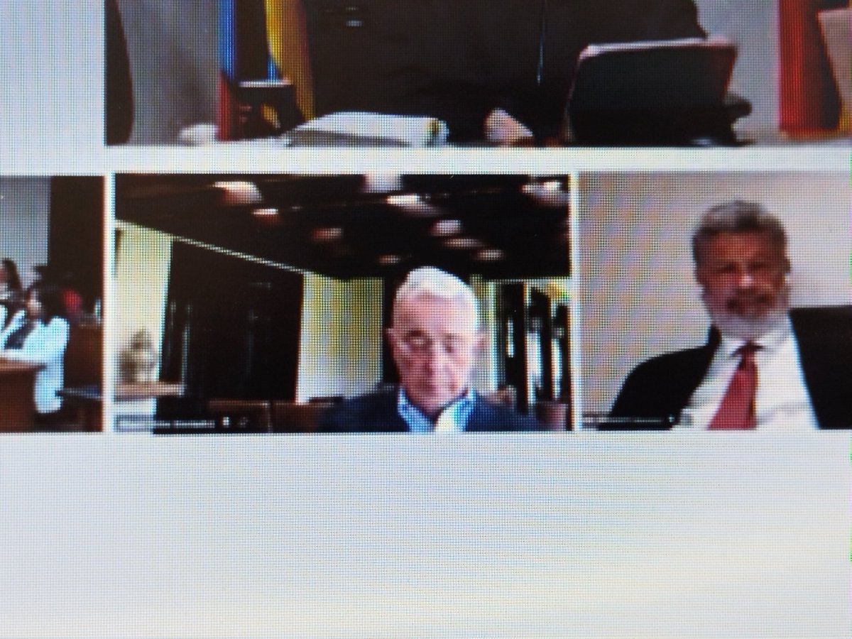 No puedo con la cara de preocupación de Uribe durante su Audiencia.

¿Qué opinan?

Audiencia de Álvaro Uribe Vélez