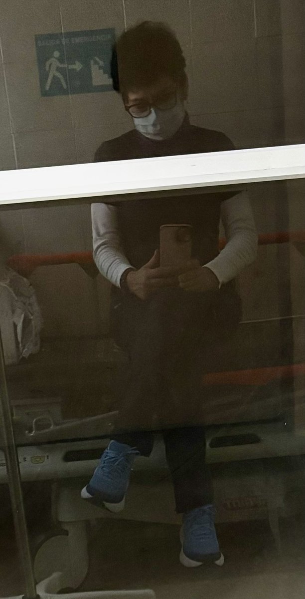 La abracé después d inyectarla y le pregunté si estaba enojada conmigo, ella contestó que NO. 
Gracias Dios por guiar las decisiones q debo tomar para tratar correctamente a la más sagrada encomienda q me confiaste: mi mami 🙏🏼❤️