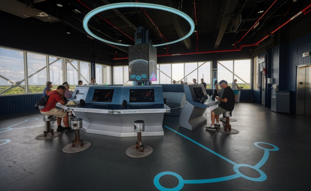 Attractions roundup: KSC scores high, Buzz says bye, Shark Week (sigh) trib.al/QPyzkrB