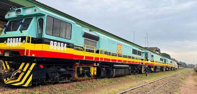 KwikirizaNova's tweet photo. Did you know that the Uganda Railway Corporation (URC), originally known as the East African Railway Corporation had the following key routes:

Malaba – Kampala – Kasese

Kampala – Jinja – Tororo – Pakwach (via Gulu)

Kampala – Port Bell (linking to Lake Victoria)

Jinja – Namasagali (river terminal)

Kampala – Butiaba, via the northwestern corridor (with lake transport at Butiaba and Port Bell) ?

What we have today runs from Kampala through Namanve to Mukono and that’s all.

Dear @KagutaMuseveni , did you grow a certain kind of allergies towards such a National transport network. Do you ever imagine how such a network would have steered development of it were maintained and developed?
