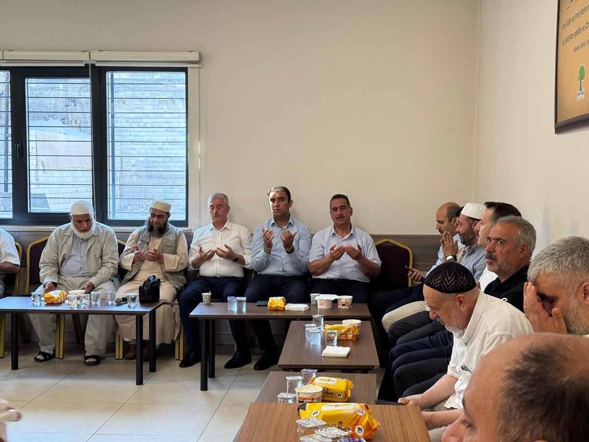 Mehmet Tahmazoğlu 🇹🇷 (@mtahmazoglu) on Twitter photo İl Milli Eğitim Müdürümüz Erdal Kılınç’ın vefat eden kıymetli amcası Mustafa Kılınç için taziye ziyaretinde bulunduk.
Allah rahmet eylesin, mekanı cennet olsun. Ailesine ve yakınlarına sabırlar diliyorum.
<a href="/erdalkilinc27/">Dr.Erdal KILINÇ</a>
#Şahinbey #Gaziantep İl Milli Eğitim Müdürümüz Erdal Kılınç’ın vefat eden kıymetli amcası Mustafa Kılınç için taziye ziyaretinde bulunduk.
Allah rahmet eylesin, mekanı cennet olsun. Ailesine ve yakınlarına sabırlar diliyorum.
<a href="/erdalkilinc27/">Dr.Erdal KILINÇ</a>
#Şahinbey #Gaziantep