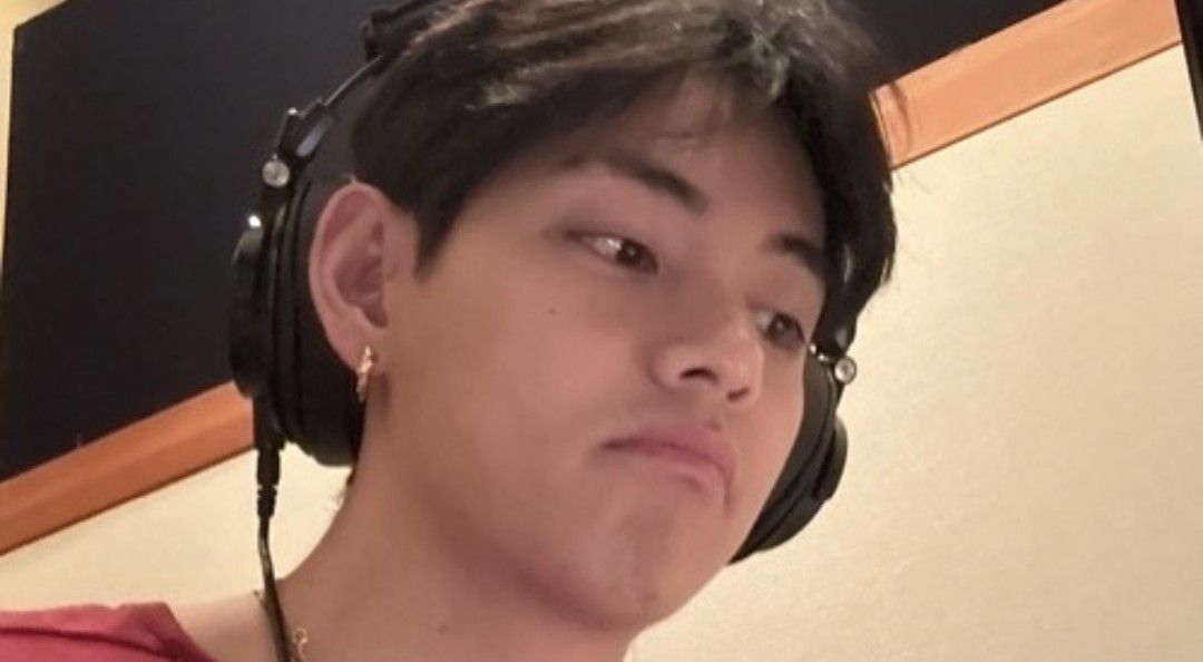 RURUV4's tweet image. 🐻僕、最近はポケ？好きです
🐻でも、ARMYに本当に会いたい気はする
🐻これ、なんか…かなり…なんか、なんか
🐻雰囲気が変わった気はするんだけどコンサートで一緒に会うとか、あるいは音楽番組みたいなところでARMYたちに会うとか
🐻それか、まあ、とにかく…