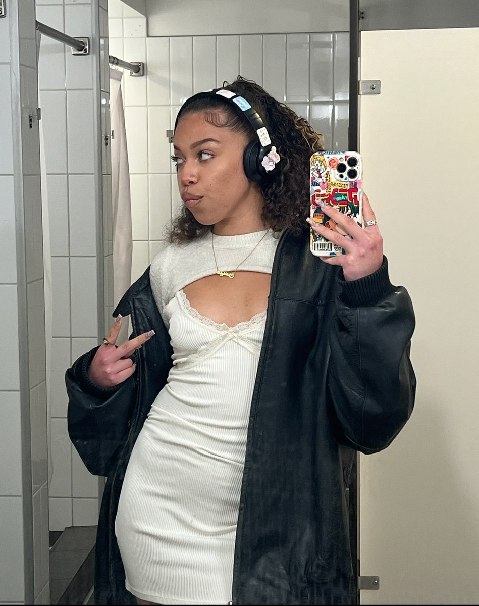 macyndagoat's tweet image. My vibe nvr changed fr lmao #consistent