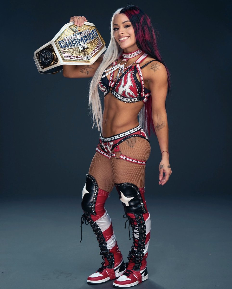 WildChildBilly3's tweet image. Acknowledge the Greatest Women&apos;s US Champion Of All Time @ZelinaVegaWWE ☝🏼

#Friends4Life 💜

#ZVArmy #Smackdown
