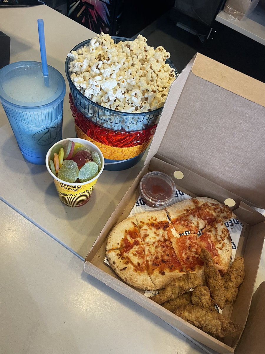 Adomeharkin's tweet image. #TheFantasticFour was great give it a 9/10 got me looking forward to more @Marvel movie wish it was a little longer tho & the guy scanning the tickets in @ODEONCinemas loved my jumper had 4 people comment on it last two times I wore it ๐
@AMCTheatres #atamc $amc #amc ๐ฆ