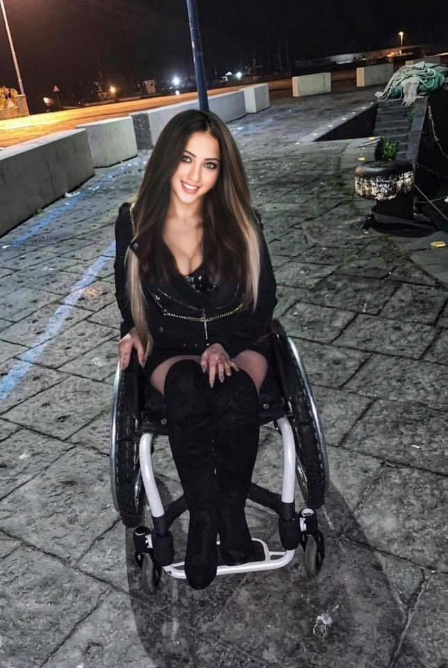 sophiaBlakerx's tweet image. Today is my birthday 🥳 😨💐. I know my tweets go into the abyss,cuz I&apos;m Disabled 😢but if you see this please say hi 👏 and follow make my day.🎉🎈😊🥳