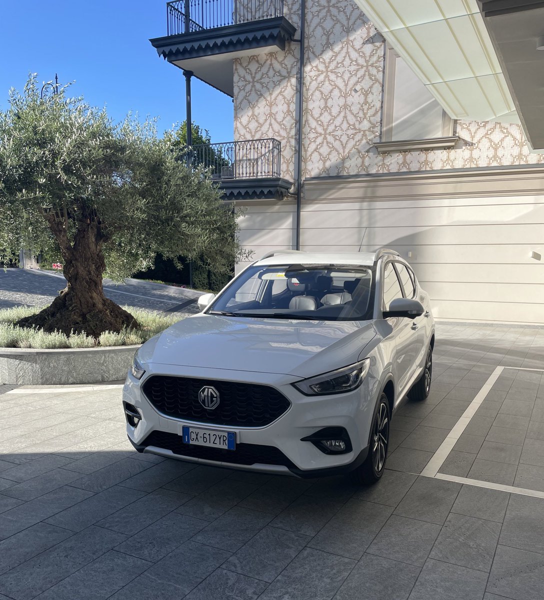 DigitalSuicide5's tweet image. Just drove through rush hour Milan and down to Lake Maggiore in this piece of shit. Nerves are absolutely gone.