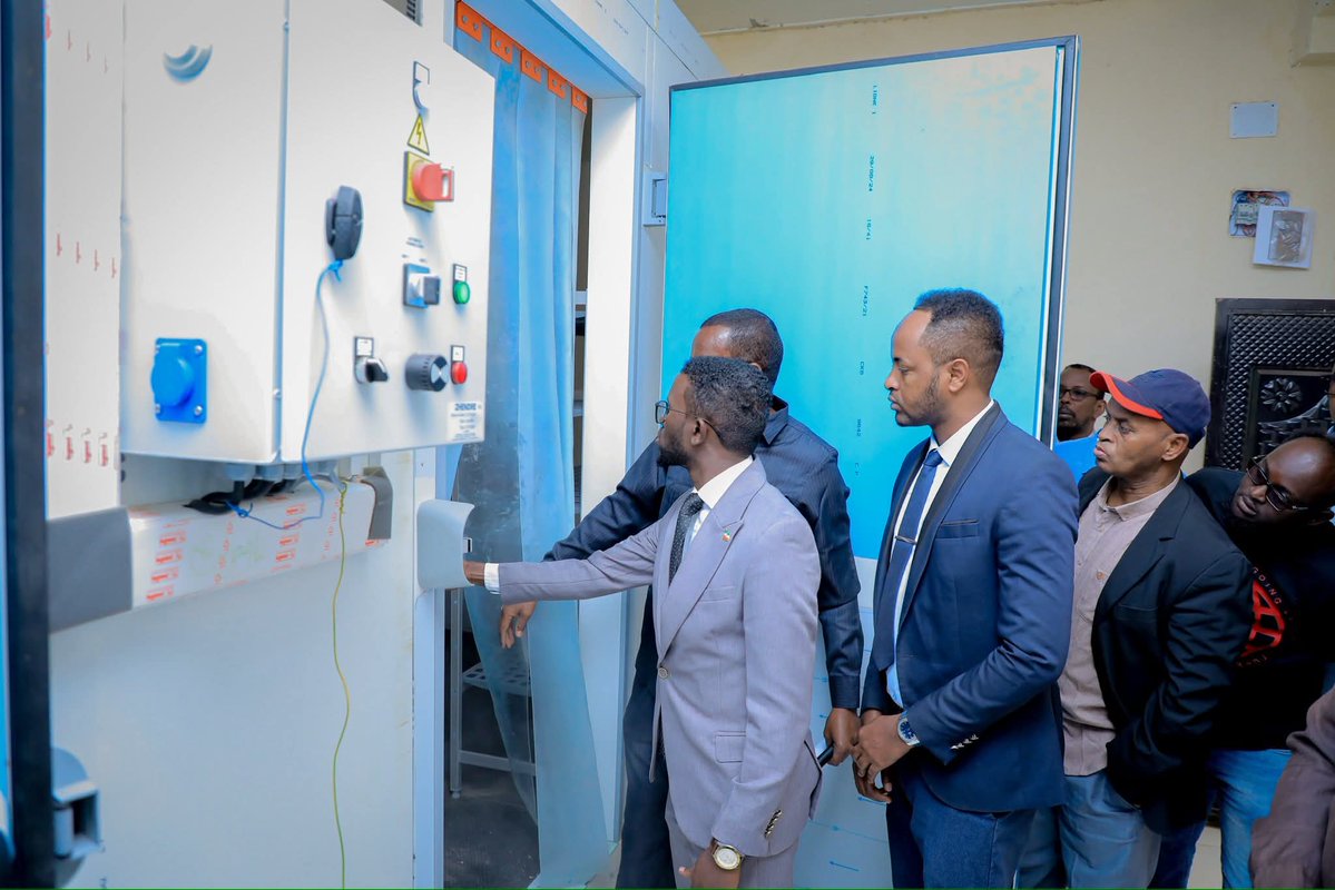 The Director General of the Ministry of Health Development of the Republic of Somaliland, Dr. Ahmed Mahmoud Jama, today officially inaugurated new, modern refrigerators for vaccine storage, which have been installed at the National Vaccine Storage Center.