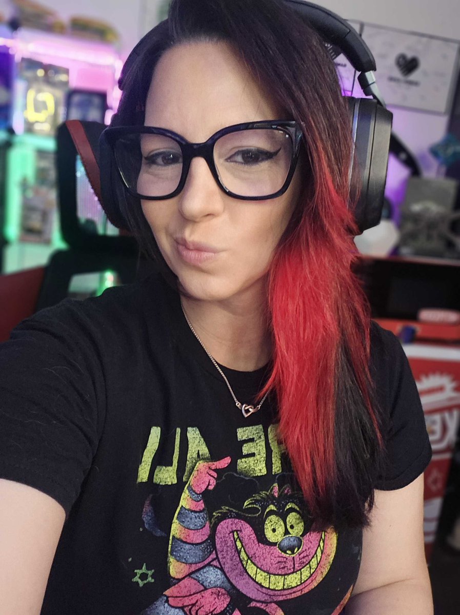 🧍‍♀️💀 "I’m Probably Gonna Die… But Let’s Make It Look Good, OKAY?"
Going live right now and embracing the chaos with confidence and questionable decisions.
✨ Come vibe, laugh, and maybe witness greatness (or just a lot of panic)
💜 twitch.tv/KarebearXp
💚