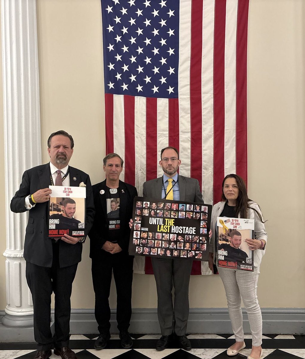 EmailRubychen's tweet image. Day 661
Met today in @WhiteHouse Dr. Andy Baker, DNSA to @POTUS and NSA to @VP and Dr. @SebGorka, Director Counter Terrorism NSA. They expressed their commitment to end the conflict in Gaza and the release of the 50 hostages, including Itay Chen, a US citizen. We will not stopโฆ