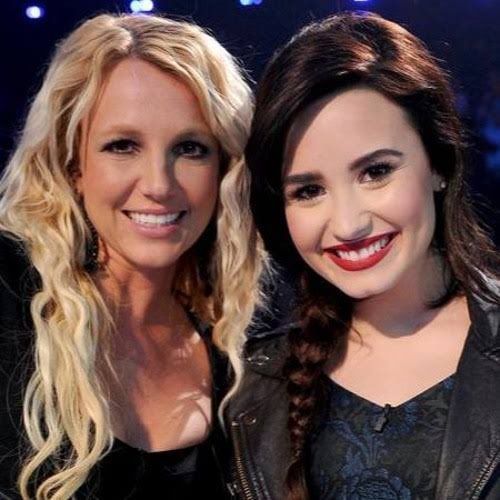 lionddll's tweet image. o pessoal do fandom ao lado jurando que a britney não conhece a demi sendo que as queridas trabalharam juntas