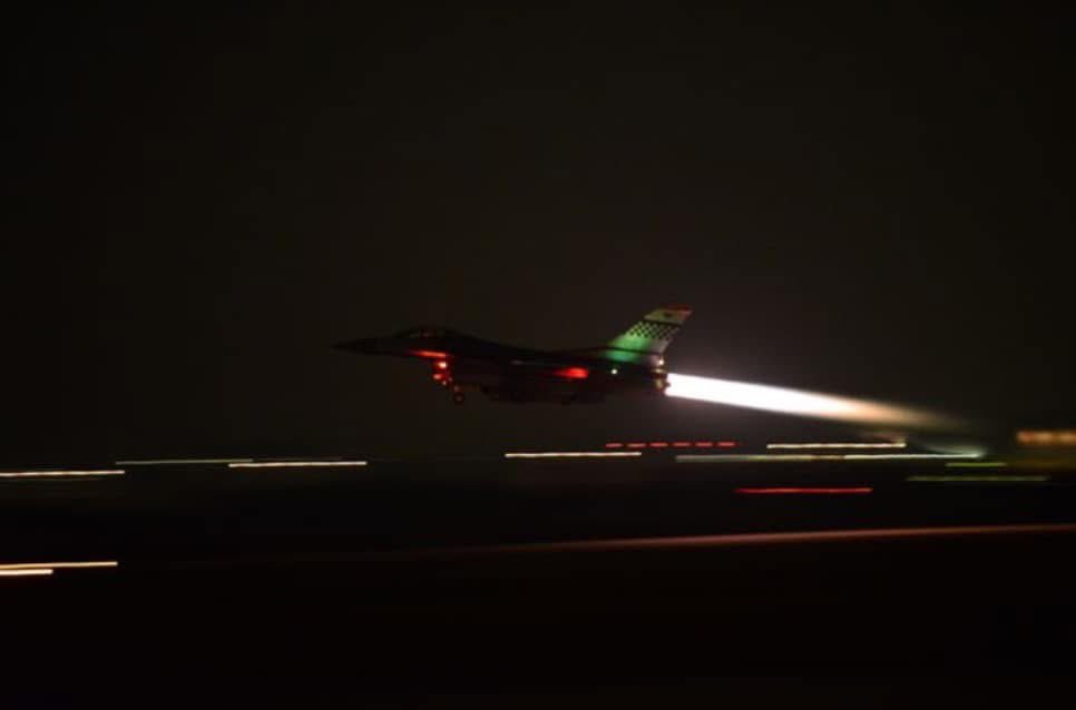 23.40 น. F-16 บินทิ้งบอมบ์ ตัดเส้นทางส่งกำลังสนับสนุน จุดตั้งปืนใหญ่"กัมพูชา" บริเวณปราสาทตาควาย 🇹🇭

#TruthFromThailand
#ไทยกับกัมพูชา 
#cambodiaopenedfire
#hunsenwarcriminal