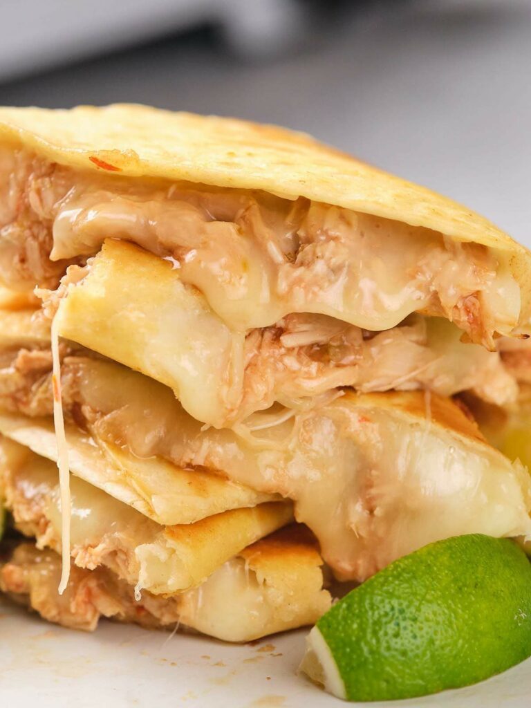 JessicaHag14607's tweet photo. Leftover salsa chicken and cheese turn into the easiest, cheesiest quesadillas that hit the spot every single time! 🌮🔥
📌Check it out: https://t.co/oy7dztf643

#Recipe #ChickenQuesadillas #Chicken #Quesadillas #Dinner #Cheesy #LeftOver #Foodie #EasyRecipes https://t.co/CSlBNqEgPf