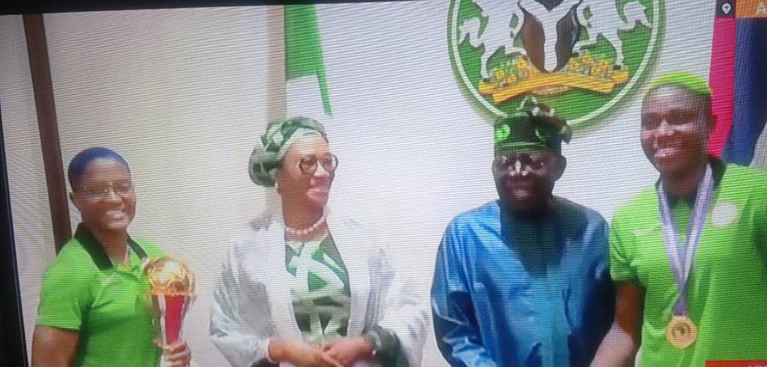IbraheemFada's tweet image. BREAKING: President Tinubu has honoured the Super Falcons with OON titles, $100,000, and three-bedroom apartments each for winning the 2024 WAFCON, while Kwara Governor Abdulrahman Abdulrazaq gifted every player and crew member ₦10 million.