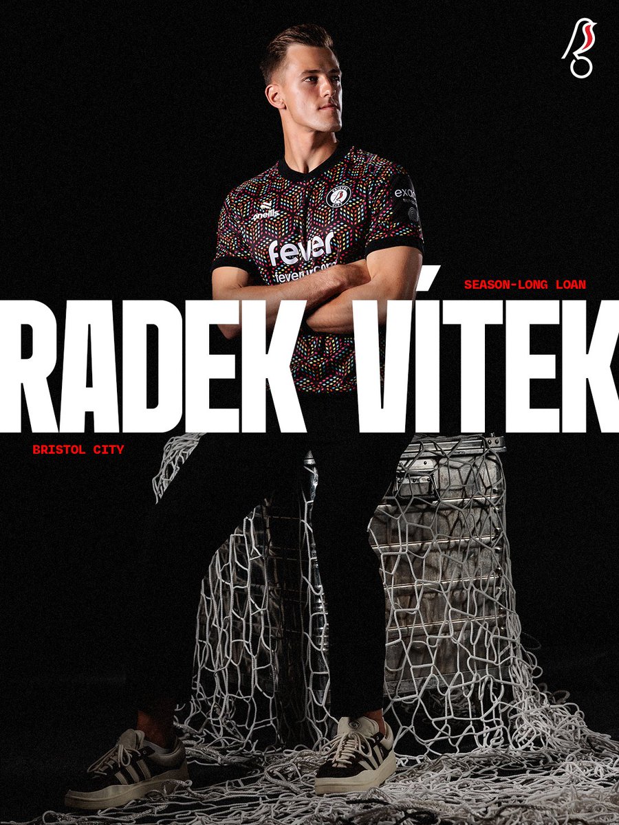 TransferNewsCen's tweet image. OFFICIAL: Bristol City have signed goalkeeper Radek Vítek on a season-long loan from Manchester United.
