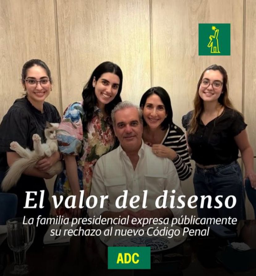 DuartianoUnido's tweet image. ¡Para reflexionar!

¿Se imagina hacer campaña 4 años, gastar millones, rodearse de expertos, llegar al Congreso creyendo que su voto importa… y al final 4 mujeres deciden por todos? Bienvenidos a la República Bananera Dominicana. 🍌🇩🇴

@CongresoRD @Pachecoalfredoo @PresidenciaRD…