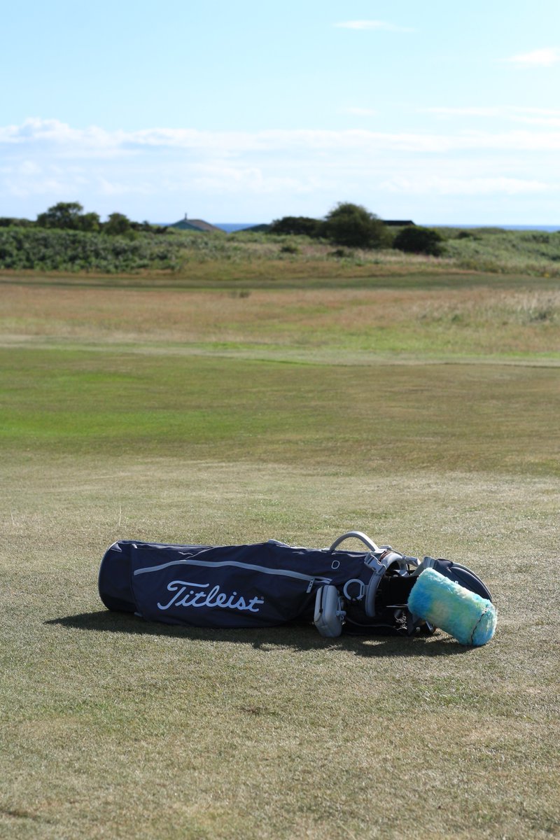GuyCharnock's tweet image. Links golf with a pencil bag is just different 👌