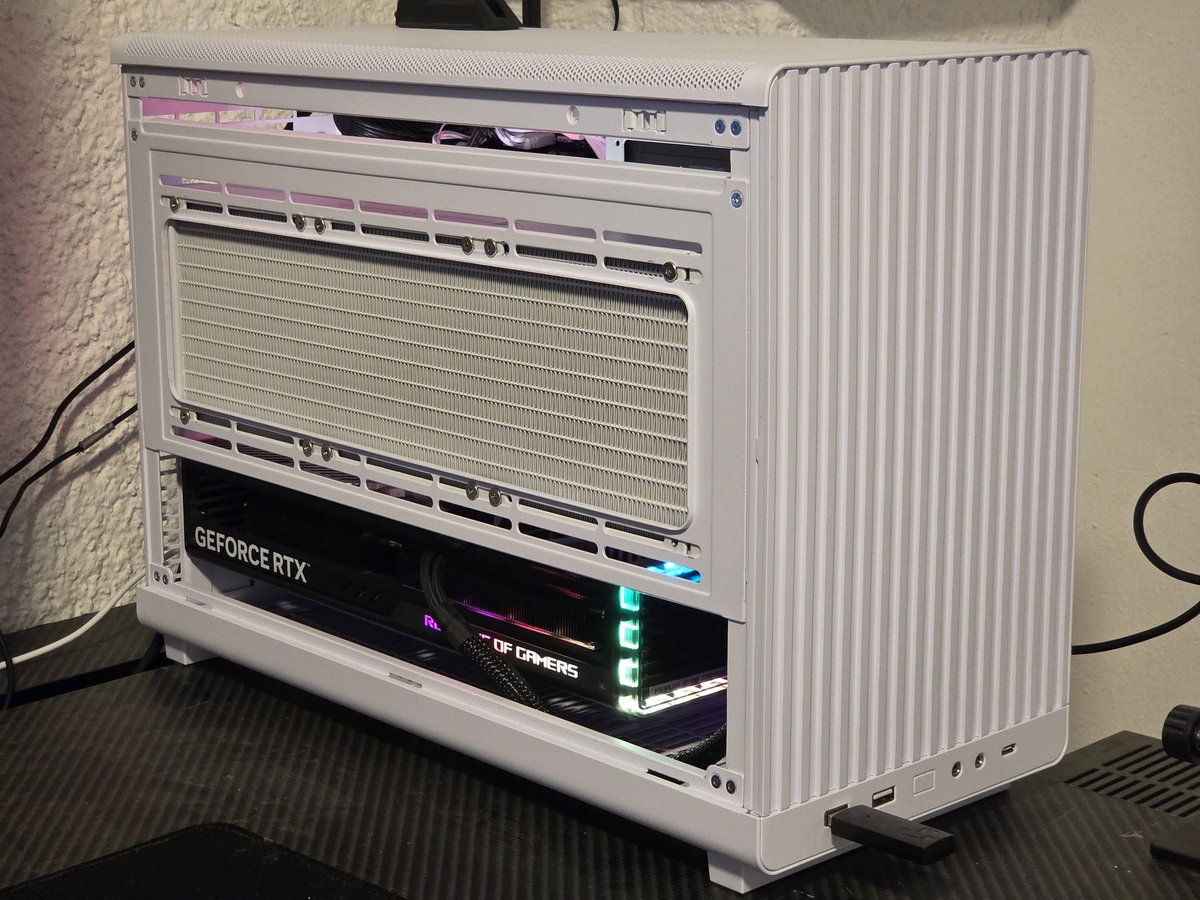 Muebleitor tweet media