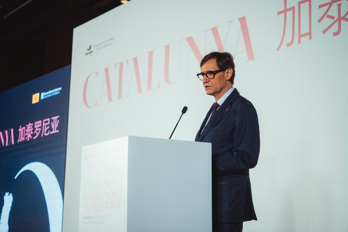 govern's tweet image. 📸 El president @salvadorilla ha participat en el sopar per l’Any Mundial de la Gastronomia Catalana, una trobada gastronòmica organitzada per @turismecat, on Catalunya ha posat en valor la singularitat i l'excel·lència de la seva cuina.