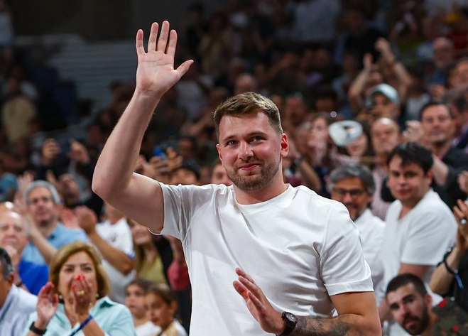 RitmoNba's tweet image. El plan de alimentación de Luka Doncic desde junio:
— Ayuno intermitente para limitar la inflamación y ayudar a la recuperación del cuerpo.
— Seis veces a la semana: comidas altas en proteínas, sin gluten y bajas en azúcar, más un batido proteico.
— No come esa primera comida…